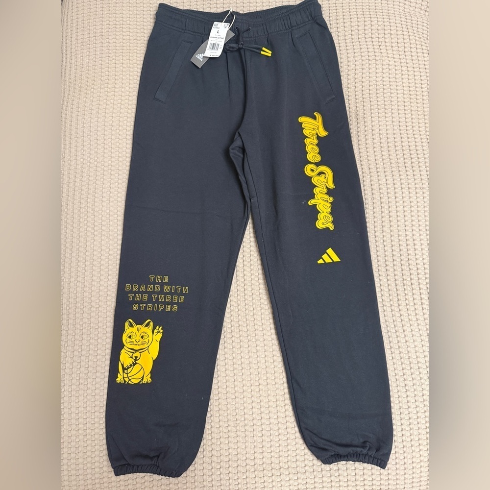 Adidas Big boys/Teens Black Joggers with Bright Yellow Graphics Size Large